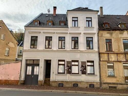 Hausansicht - Wohnhaus mit Nebengebäude im Hof !