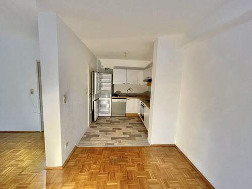 vom Essbereich in die Küche - 