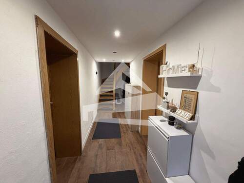 Flur_ - 1 Zimmer Mehrfamilienhaus, Wohnhaus in Trier / Euren