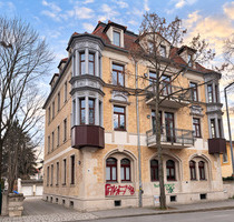 Dachgeschoss mit Charakter: 2-Zimmer-Wohnung mit Aufzug und Carport-Stellplatz in Dresden-Pieschen