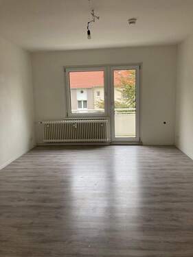 Wohnzimmer - 3 Zimmer Etagenwohnung zur Miete in Salzgitter