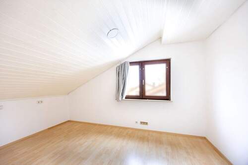 Schlafzimmer - 2 Zimmer Etagenwohnung in Freiberg am Neckar