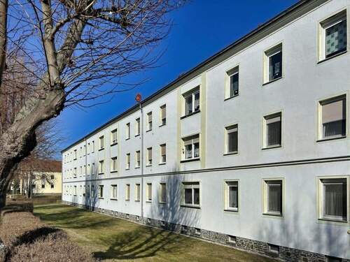 Ansicht Straßenseite - 3 Zimmer Etagenwohnung zum Kaufen in Rackwitz