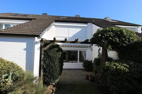 Hausansicht - Ein Standort für die Zukunft - Wohnen in beschaulicher und guter Lage in Glinde -