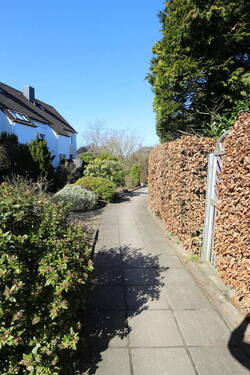 Weg zum Haus - 4 Zimmer Reihenmittelhaus zum Kaufen in Glinde