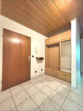 Diele / Garderobe - 3 Zimmer Etagenwohnung zum Kaufen in Böblingen