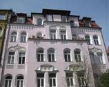 Strassenansicht - Hochwertig renovierte Jugendstilwohnung
