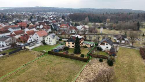 3-Familienhaus mit 3 Garagen - 1 Zimmer Mehrfamilienhaus, Wohnhaus in Hasselroth