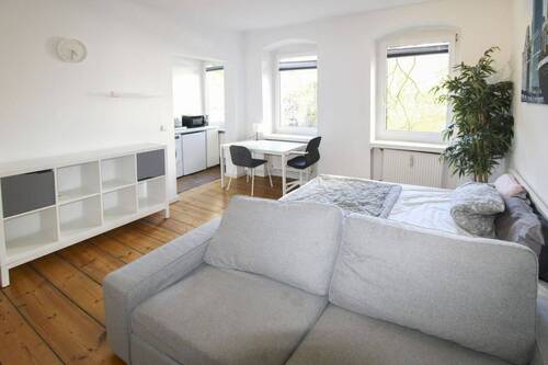Wohn- und Schlafzimmer - 