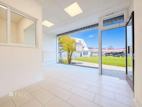 Fensterfront - (KI generiert) - 2 Zimmer Büro in Sankt Augustin