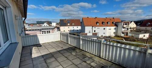 Terrasse.jpg - 3-Zimmer-Wohnung mit Dachterrasse, 86 m² Wohnfläche, neuer Küche und Garage am Hammerweg in Weiden zu vermieten
