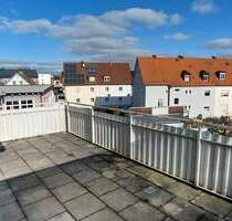 3-Zimmer-Wohnung mit Dachterrasse, 86 m² Wohnfläche, neuer Küche und Garage am Hammerweg in Weiden zu vermieten - Weiden in der Oberpfalz