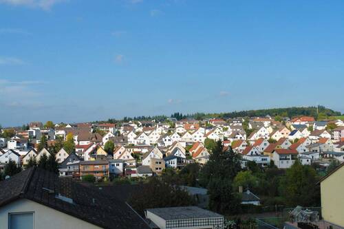 Ausblick - Gemütliche ca. 100m² Wohnung 1.OG mit Küche, Balkon & Stellplatz