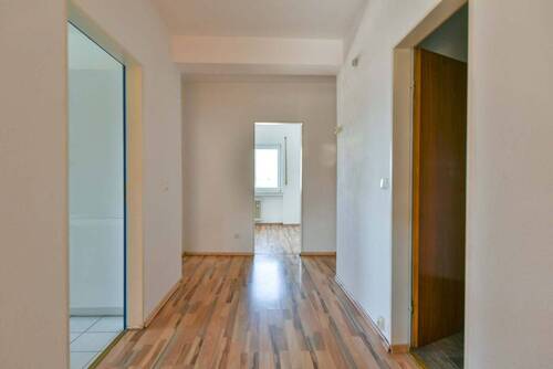 Flur - 4 Zimmer Etagenwohnung zur Miete in Langgöns