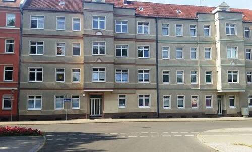 Hausansicht - 2-Zimmer-Wohnung am Fuße des Marienbergs!