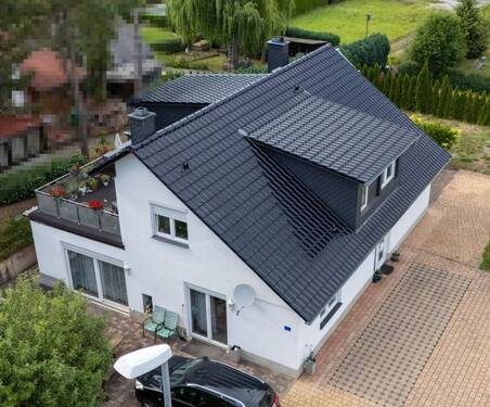 Hausansicht - Ein- Zweifamilienhaus mit Herz und gekündigter Einliegerwohnung