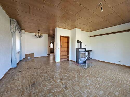 Wohnzimmer mit Kaminofen - Reihenendhaus mit 104,00 m² in Berlin zum Kaufen