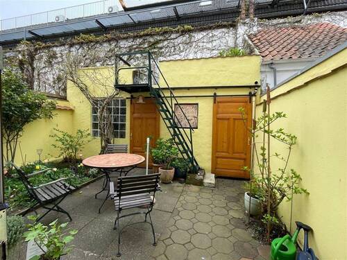 Blick von der Küche in den Garten - 5 Zimmer Reihenmittelhaus zum Kaufen in Bremen