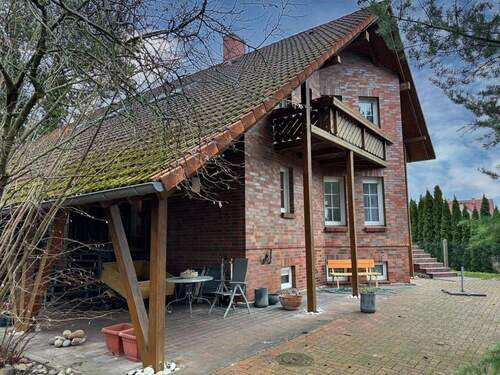 Giebelansicht mit Balkon & Überdachung - 5 Zimmer Einfamilienhaus zum Kaufen in Torgelow