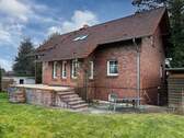 Rückansicht mit Terrasse - 5 Zimmer Einfamilienhaus in Torgelow