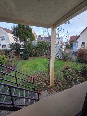 Blick in den Garten - 7 Zimmer Doppelhaushälfte zum Kaufen in Ludwigshafen am Rhein