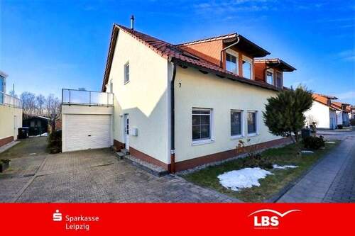 Hausansicht - Wohnen im Grünen mit großer Terrasse