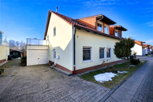 Hausansicht - 2 Zimmer Etagenwohnung zum Kaufen in Naunhof