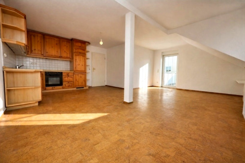 wohnzimmer mit offener Küche - 2 Zimmer Etagenwohnung in Naunhof