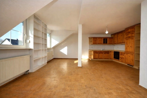 Wohnzimmer mit offener Küche - 