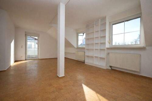 Wohnzimmer mit Zugang zur Terrasse - 