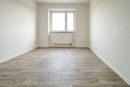 Wohnzimmer - 2 Zimmer Etagenwohnung zur Miete in Plauen