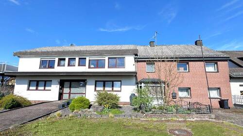 Bild 1 - Zwei charmante Häuser mit viel Platz und Potential in Blankenheim