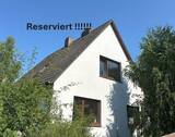 Hausansicht_reserviert.JPG - RESERVIERT !!!!!!! Sanierungsbedürftiges EFH in Ellerau. 115 m2 Wfl , 988 m2 Grundstück