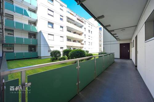 Zugang zur Wohnung Blick Innenhof schräg - 