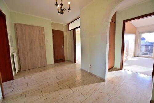 Geräumiger Eingangsbereich - 3 Zimmer Wohnung mit Balkon und Stellplatz