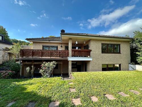 Hausansicht Rückseite - Sanierter Bungalow mit Einliegerwohnung in beliebter Wohnlage