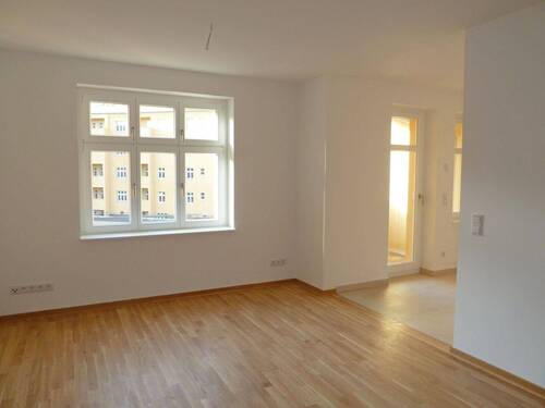 Wohnbereich - Stilvoll sanierte 2-Raum-Wohnung mit Loggia und TG-Stellplatz im beliebten Gohlis!