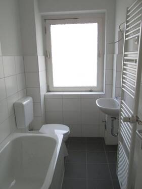 Badezimmer - 3 Zimmer Etagenwohnung zur Miete in Salzgitter