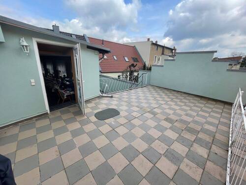 Dachterrasse über große Garage - 