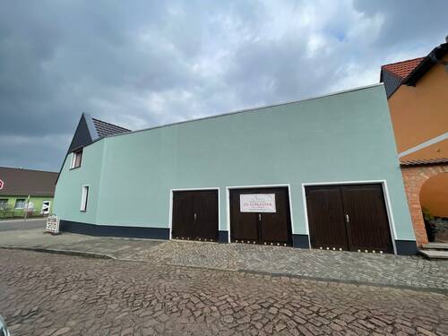 Straßenansicht des Seitenflügels - 5 Zimmer Einfamilienhaus in Calbe (Saale)