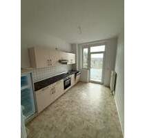 Großzügige 2-Zimmer mit EBK, Laminat, Stellplatz, Balkon und Wanne in zentraler Lage! - Chemnitz Hilbersdorf