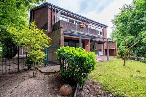 Hausansicht - Unten wohnen und oben Mieteinnahmen generieren- 2-3 Familienhaus mit Garten und Garagen zu verkaufen