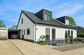 Frontansicht - Raumwunder - top gepflegtes Wohnhaus mit LWP und schönem Garten, Nähe Oberpleis