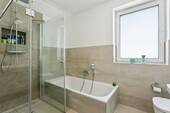 Dusch- und Wannenbad OG - 