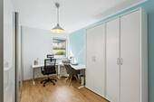 Arbeitszimmer mit viel Licht im UG - 