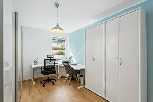 Arbeitszimmer mit viel Licht im UG - 