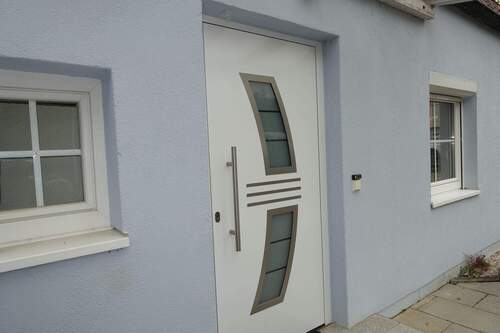 Hauseingang - Ihr neues Zuhause - Charmante DHH mit großem Garten und viel Platz für die ganze Familie!