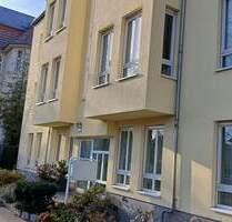 hochwertiges kleines Büro nebst Kfz-Stellplatz in bester Zehlendorfer Geschäftslage - Berlin