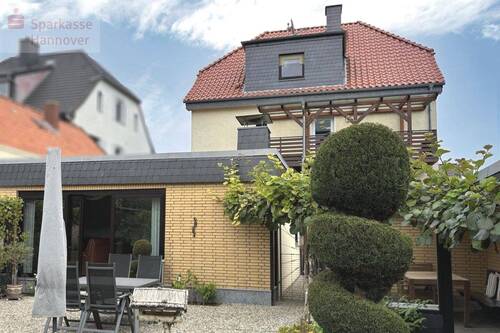 Gartenansicht - 1 Zimmer Mehrfamilienhaus, Wohnhaus zum Kaufen in Springe