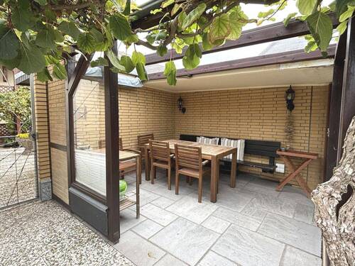 Überdachte Terrasse Garten - 1 Zimmer Mehrfamilienhaus, Wohnhaus in Springe
